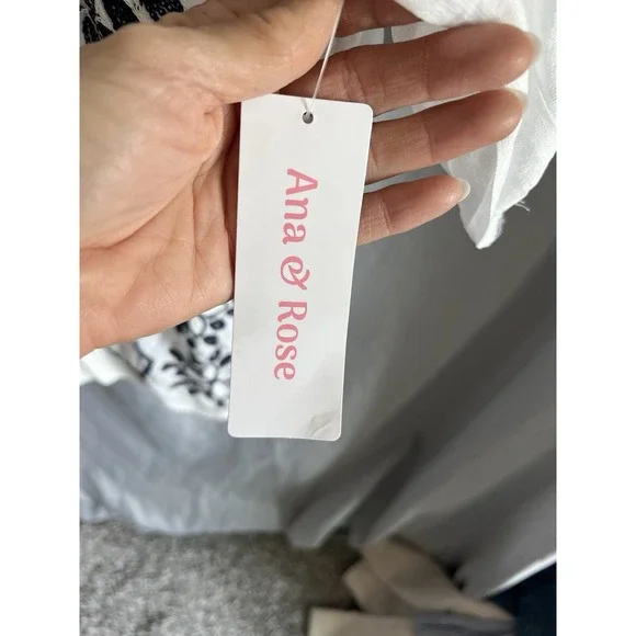 Ana & Rose White Black Embroidered Button Front V-Neck Top SP NEW - Picture 4 of 6